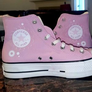Women's size 8.5 pink brand name Converse-- BRAND NEW, NEVER WORN